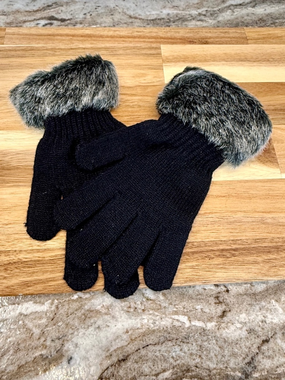 🧤Black Knit Gloves w/ Faux Fur Cuffs O/S Acrylic New w Tags Cozy Winter Chic ❄️
